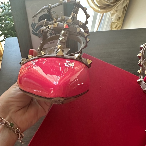 VALENTINO GARAVANI Rockstud Slingback Pumps in Fuchsia Patent Leather (EUR 39) - Picture 8 of 10
